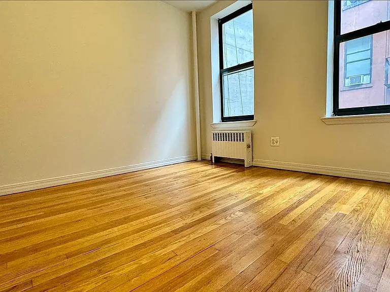 115 Essex St #4C — Photo 8