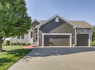 308 Eagle Glen Ct, Raymore, MO 64083