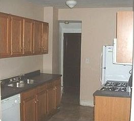 3rd image of 412 N Clayton St