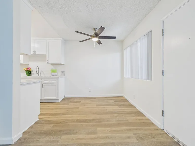 Woodman Apartments — Photo 13
