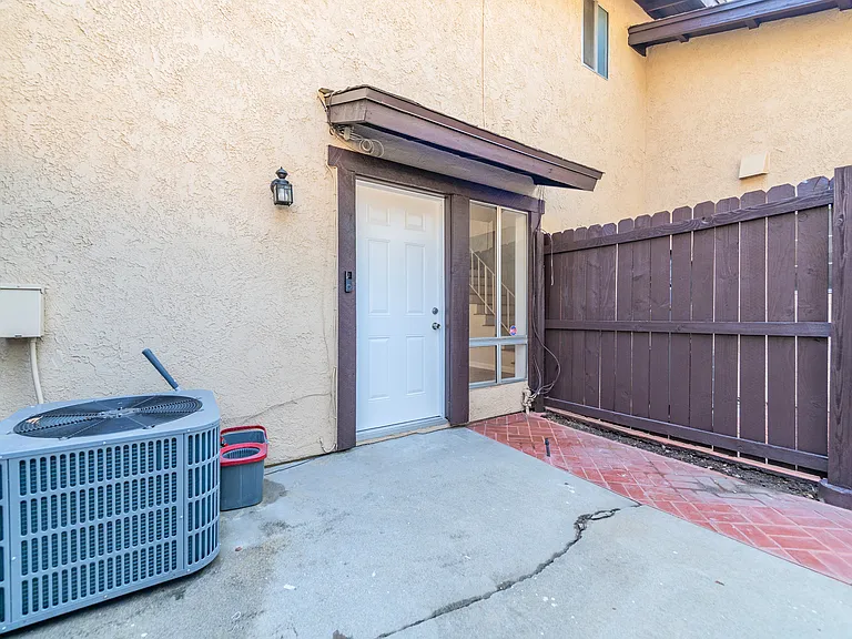 2400 S Ridgewood Dr #3 — Photo 13