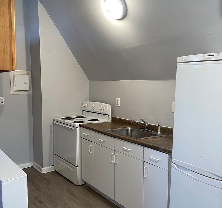 1st image of 50 Columbia Ave Floor 3