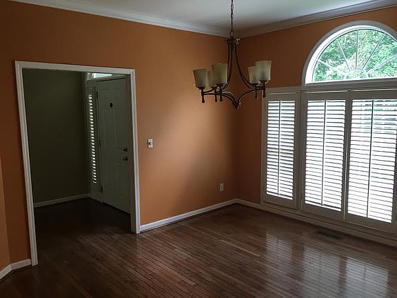 5th image of 284 Sweetwater Hills Dr