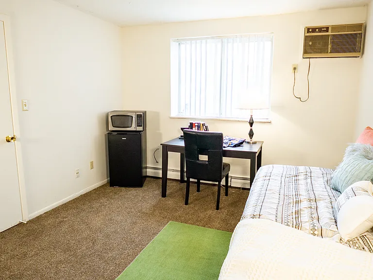 College Towers Apartments — Photo 27