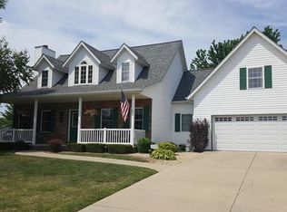 320 Regency Ct, Highland, IL 62249