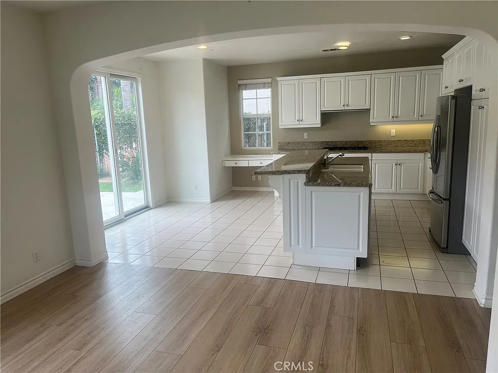 4 bed, 3.5 bath, 2575 sqft, $6,950 — Photo 4