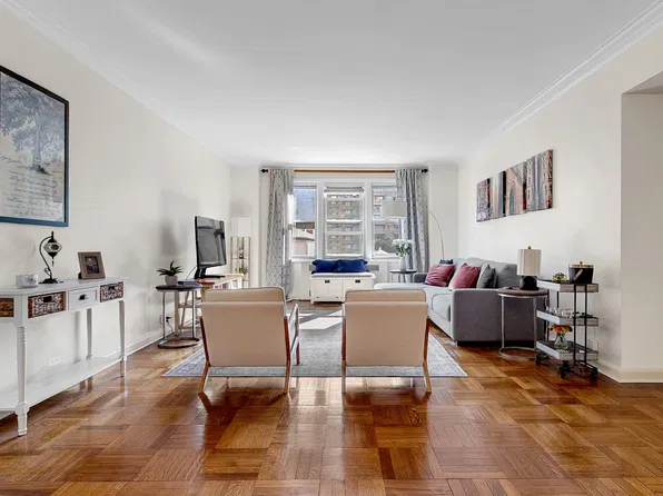 220 Madison Avenue image 1 of 8