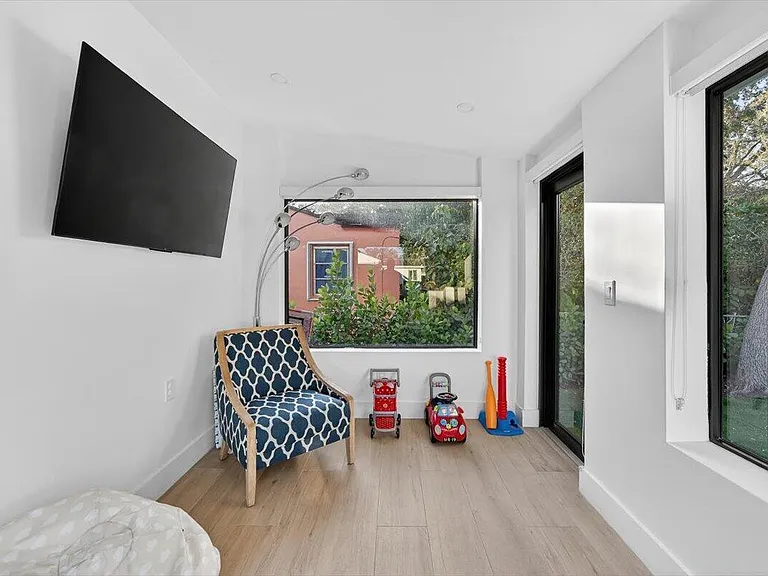 SW 26th Ln — Photo 13