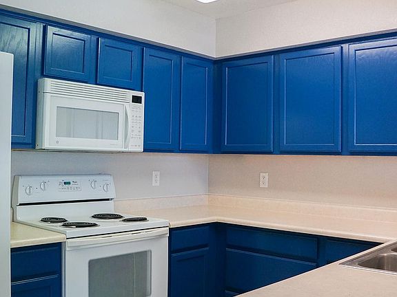 Kitchen with all appliances