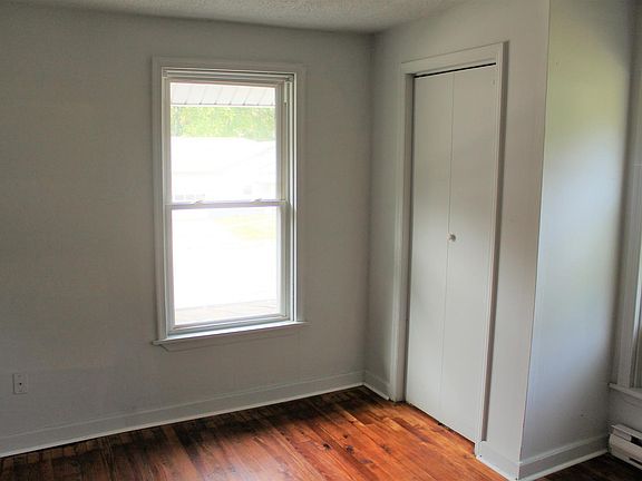 4th image of 1043 N Scales St