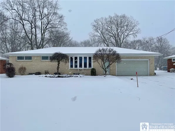 5337 Greenhurst Rd, Williamsville, NY 14221