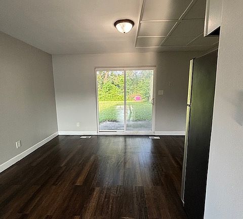 5th image of 5886 Creekview Ct E APT A