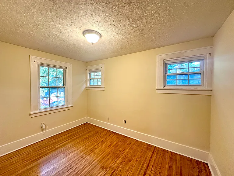227 Sawyer St — Photo 9