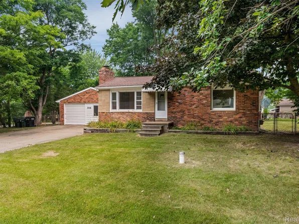 548 Oakland St, Lake Orion, MI 48362