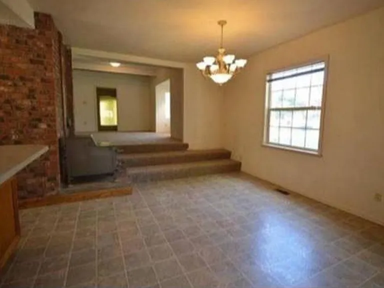 601 E Coeur D Alene Ave — Photo 19