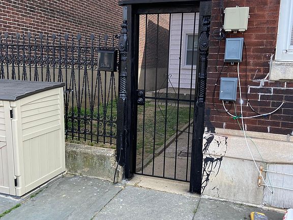 2nd image of 2629 Emerald St