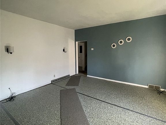 5th image of 629 Forrest St