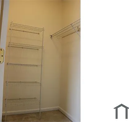 906 E Lombard St — Photo 21