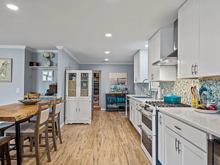 109 River Dr — Photo 9