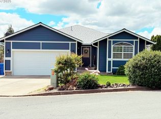 224 Summerwood St, Roseburg, OR 97471