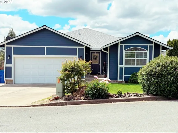 224 Summerwood St, Roseburg, OR 97471