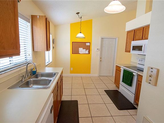 4th image of 1066 Manigan Ave