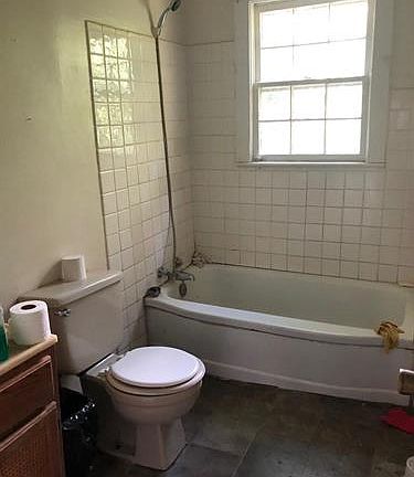 5th image of 122 Teresa Ave