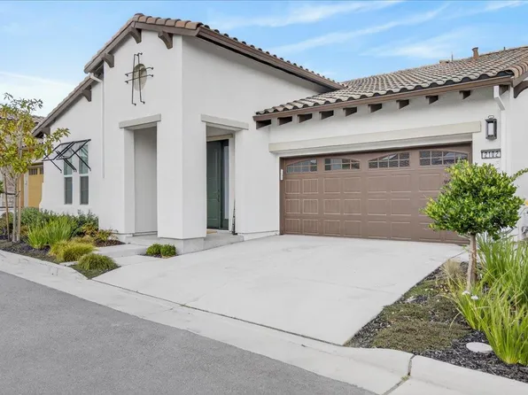 2102 White Oak Dr, Hollister, CA 95023