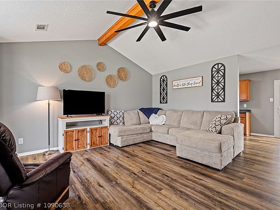 5th image of 1021 Opal Dr