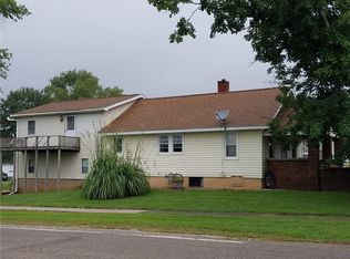 109 S Pine St, Flat Rock, IL 62427