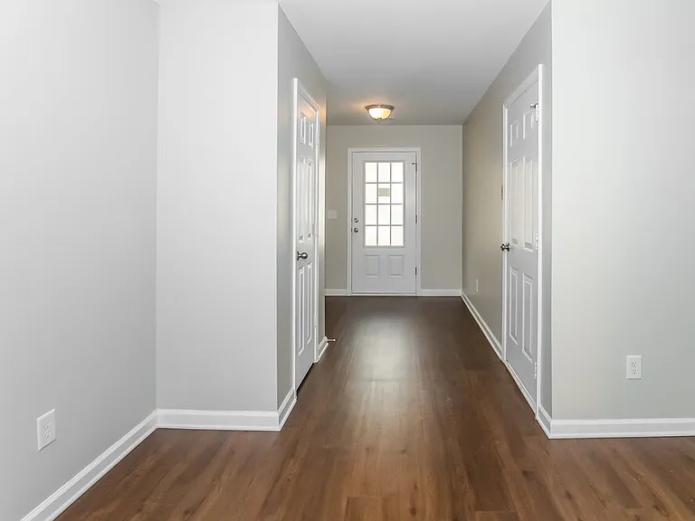 2720 Mayfair Dr — Photo 5