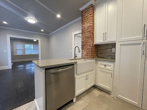 3rd image of 614 NW 20th St