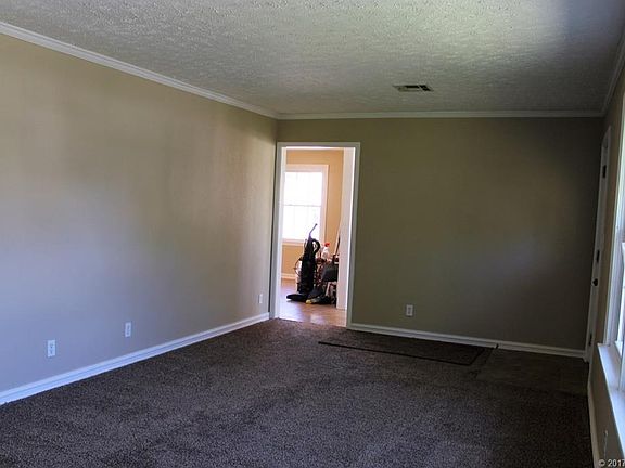 4th image of 307 E 12th Pl