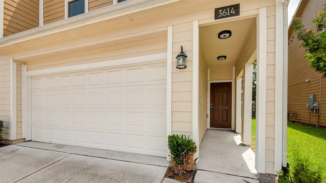 3 bed, 1823 sqft, $2,300 — Photo 1