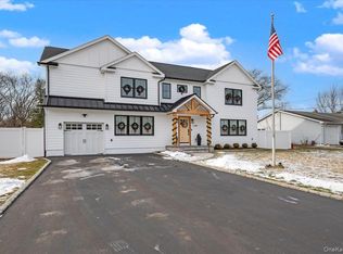 2180 Feuereisen Ave, Ronkonkoma, NY 11779