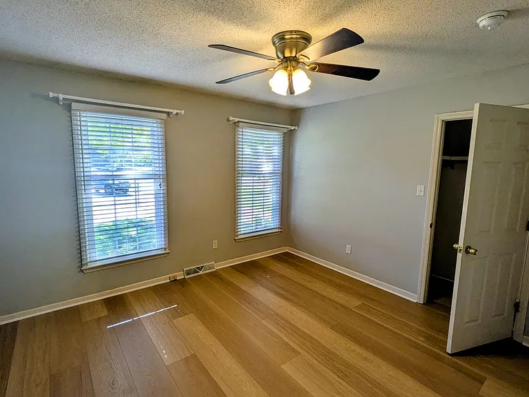 6913 Crandall Ct — Photo 13