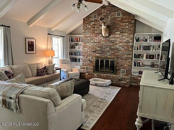 3rd image of 304 Shadowood Ln