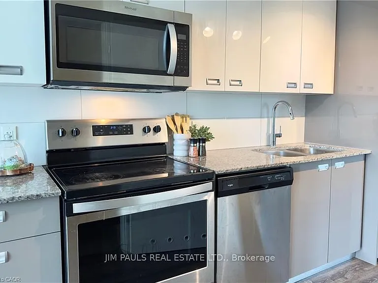 257 Hemlock St #301 — Photo 6