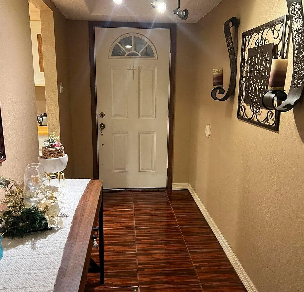 3 bed, 1.5 bath, 1585 sqft, $1,695 — Photo 2