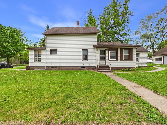 4th image of 903 8th Ave S