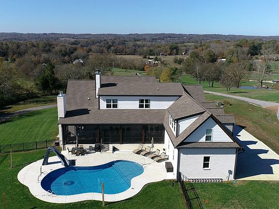 2nd image of 1655 Liberty Ln