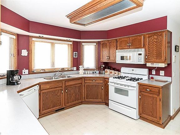 3rd image of 4808 Heights Dr