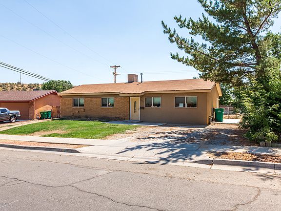 2nd image of 3907 Holiday Dr