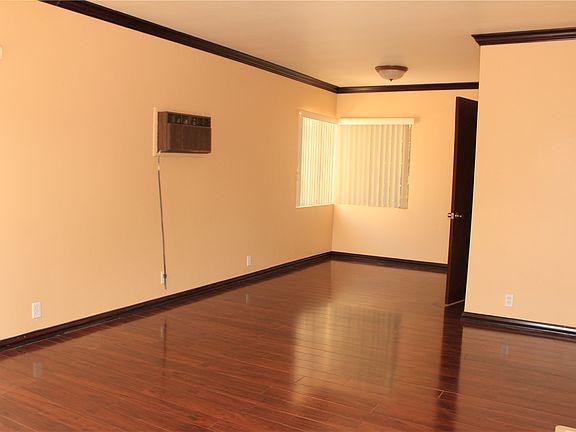 5th image of 1020 Kendall Ave