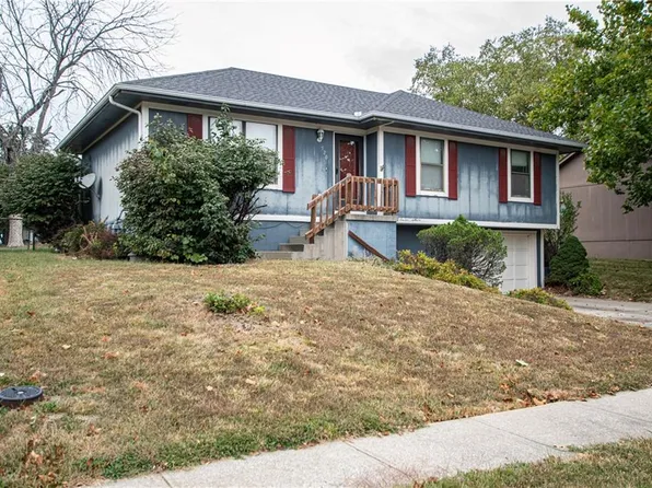 520 Willow St, Peculiar, MO 64078