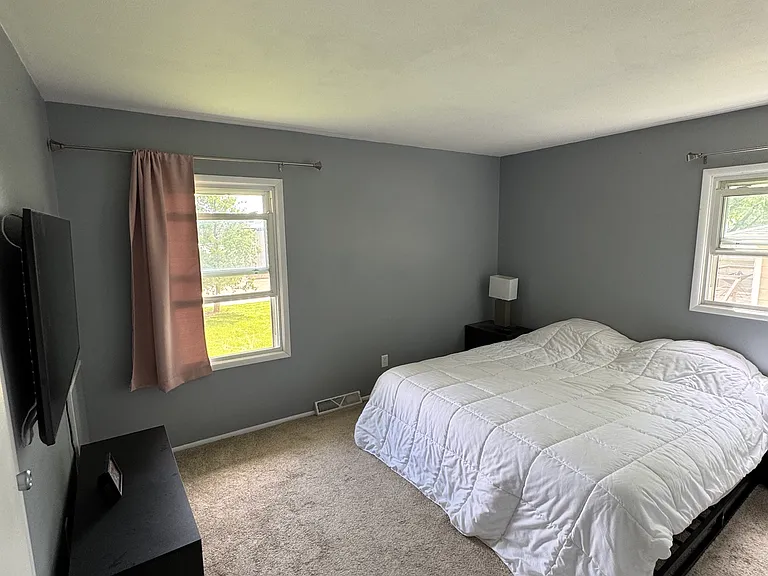 923 E Seerley Blvd — Photo 5