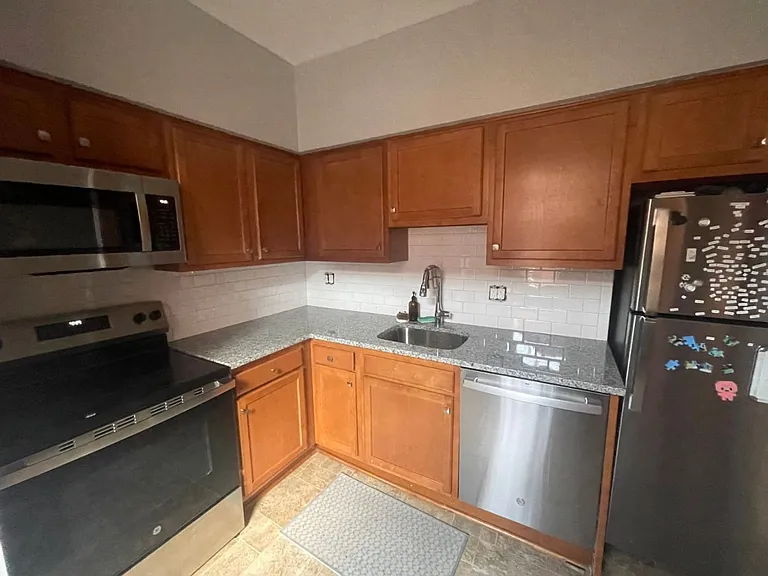 49 S Lake Ave #12 — Photo 14