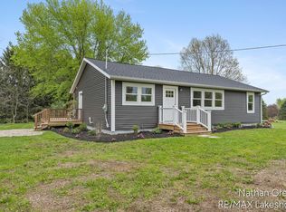 2015 64th St, Fennville, MI 49408