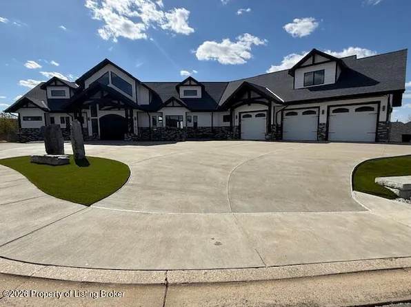 1591 Prairie Creek Rd, Dickinson, ND 58601