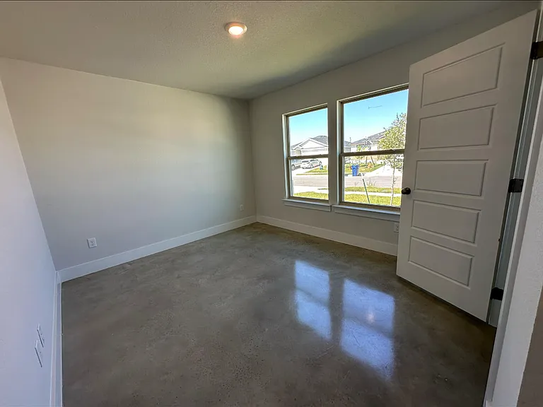 1038 Lexington Dr — Photo 10